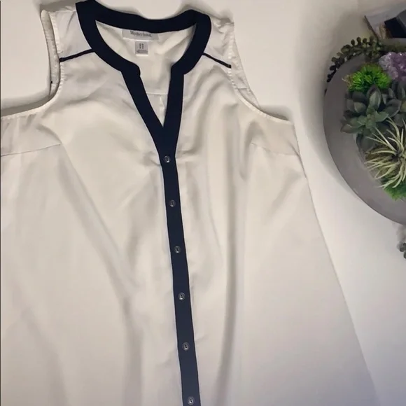 Motherhood Maternity White and Black Sleeveless Blouse - Picture 7 of 7